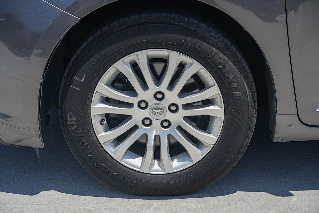 Thumbnail: 2017 Toyota Sienna - 21