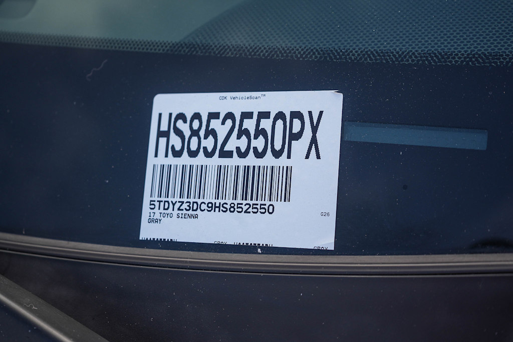 Thumbnail: 2017 Toyota Sienna - 16