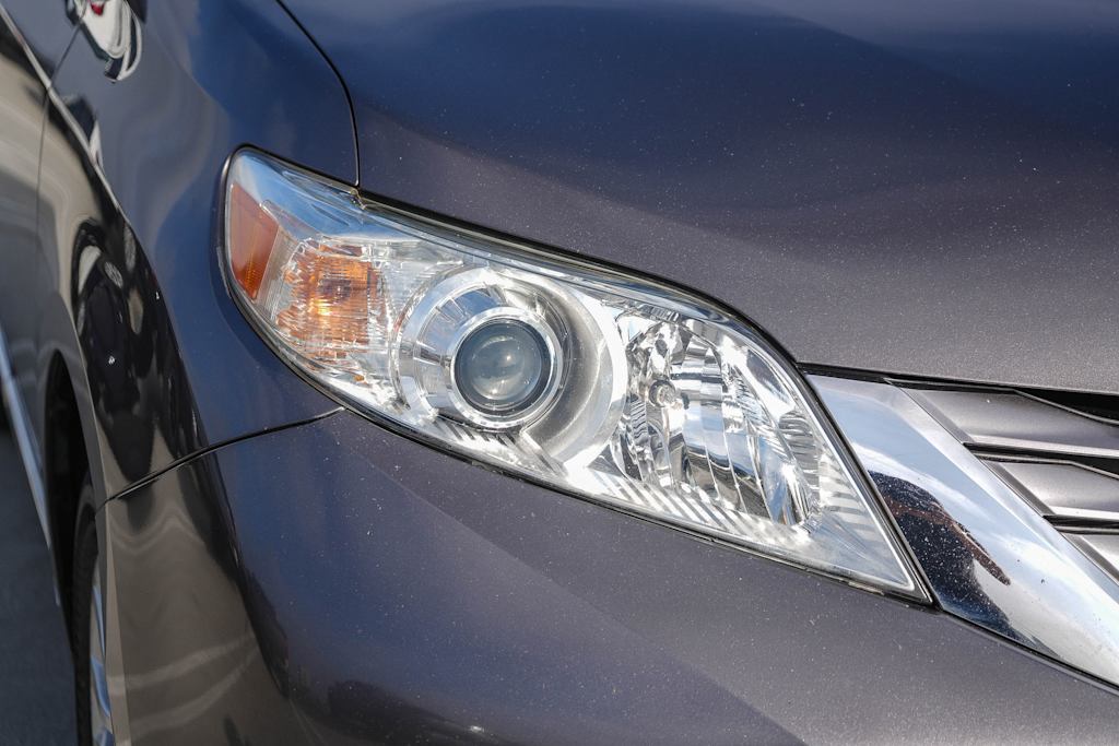 Thumbnail: 2017 Toyota Sienna - 18