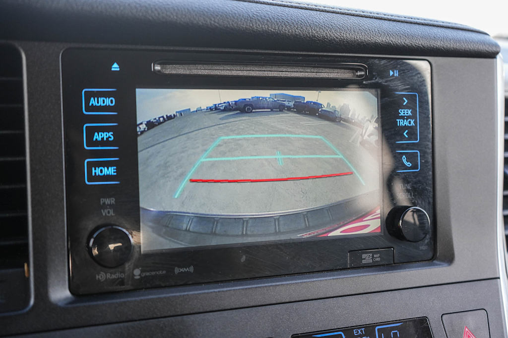 Thumbnail: 2017 Toyota Sienna - 28