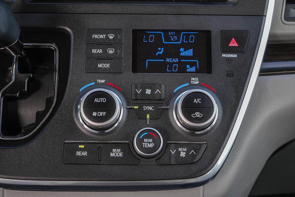 Thumbnail: 2017 Toyota Sienna - 24