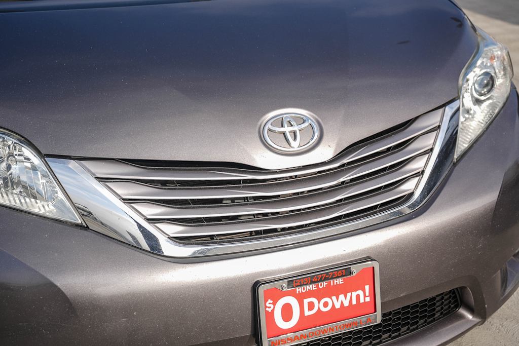 Thumbnail: 2017 Toyota Sienna - 19