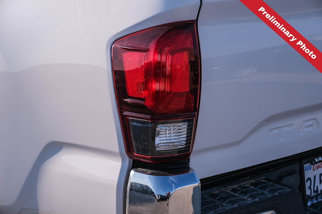 Thumbnail: 2018 Toyota Tacoma - 14