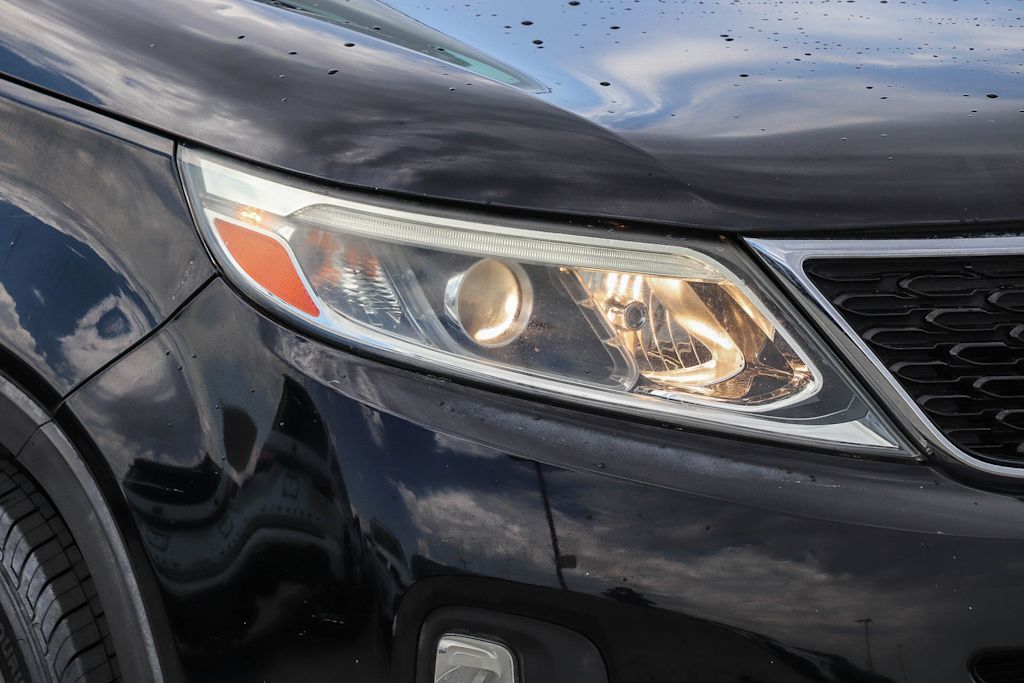 Thumbnail: 2015 Kia Sorento - 18
