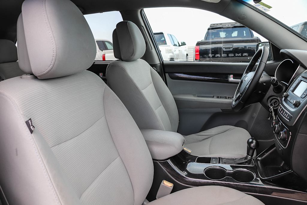 Thumbnail: 2015 Kia Sorento - 9