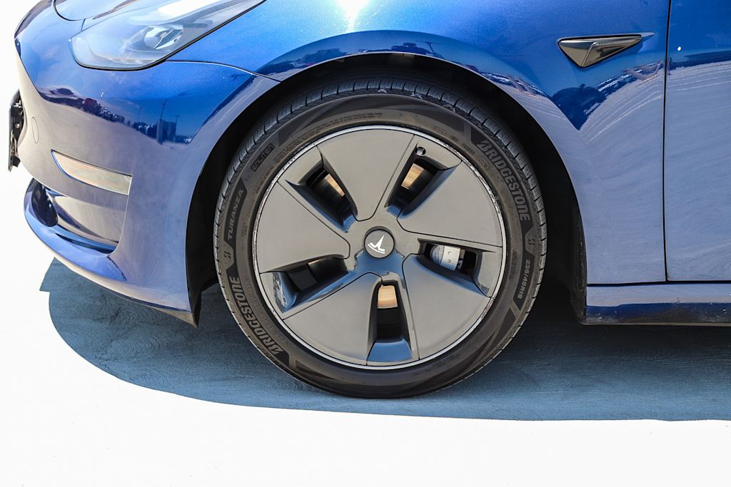 Thumbnail: 2023 Tesla Model 3 - 7