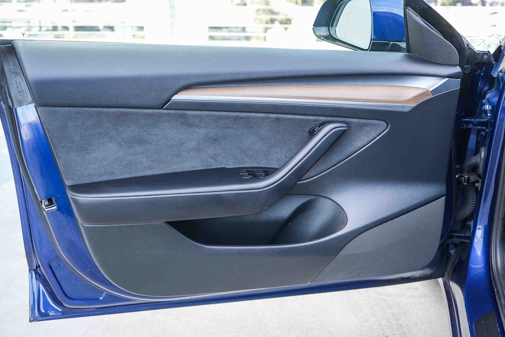 Thumbnail: 2023 Tesla Model 3 - 22