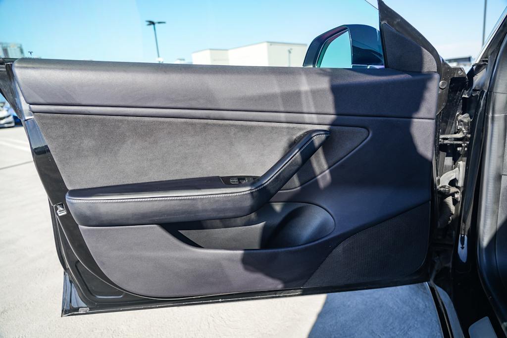 Thumbnail: 2018 Tesla Model 3 - 21