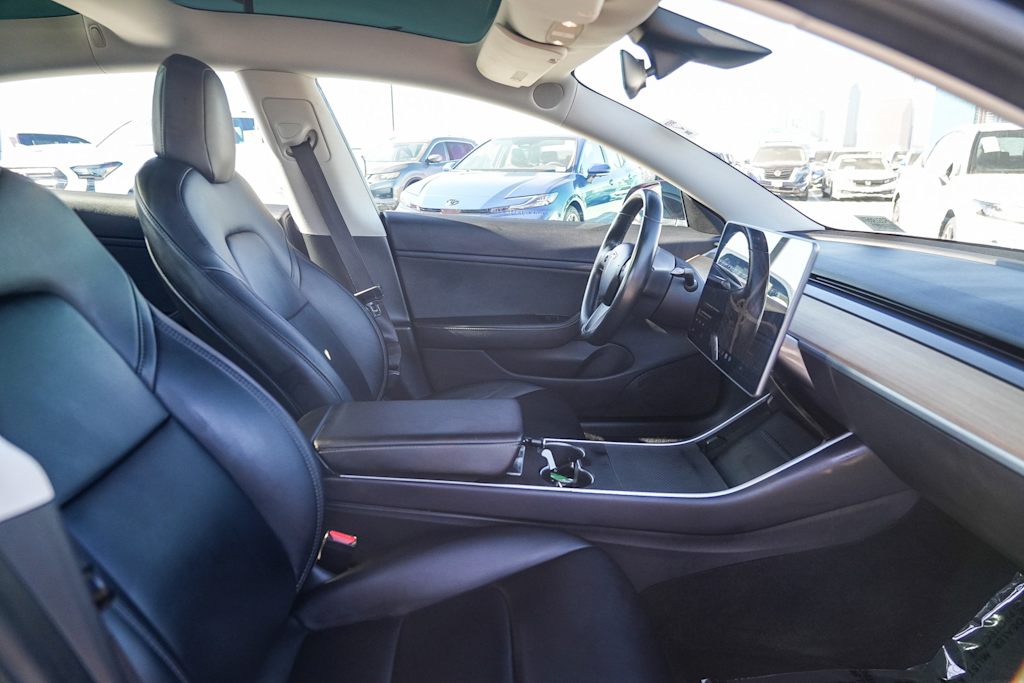Thumbnail: 2018 Tesla Model 3 - 9