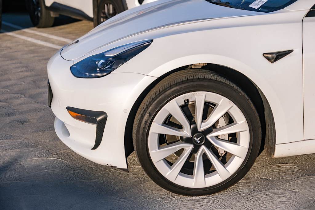 Thumbnail: 2022 Tesla Model 3 - 17