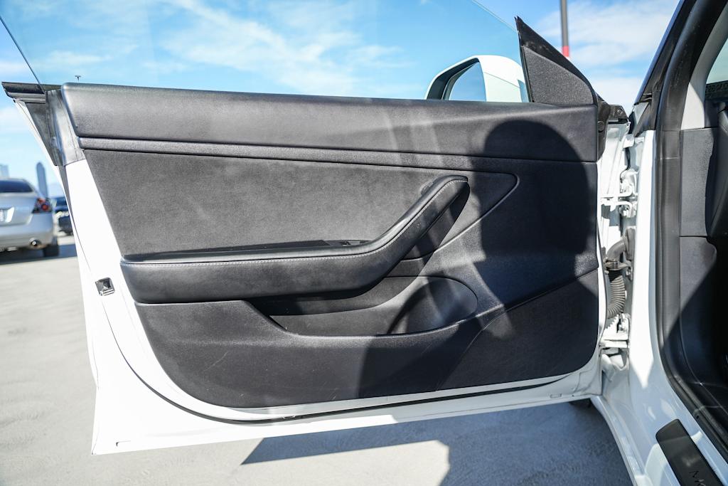 Thumbnail: 2021 Tesla Model 3 - 21