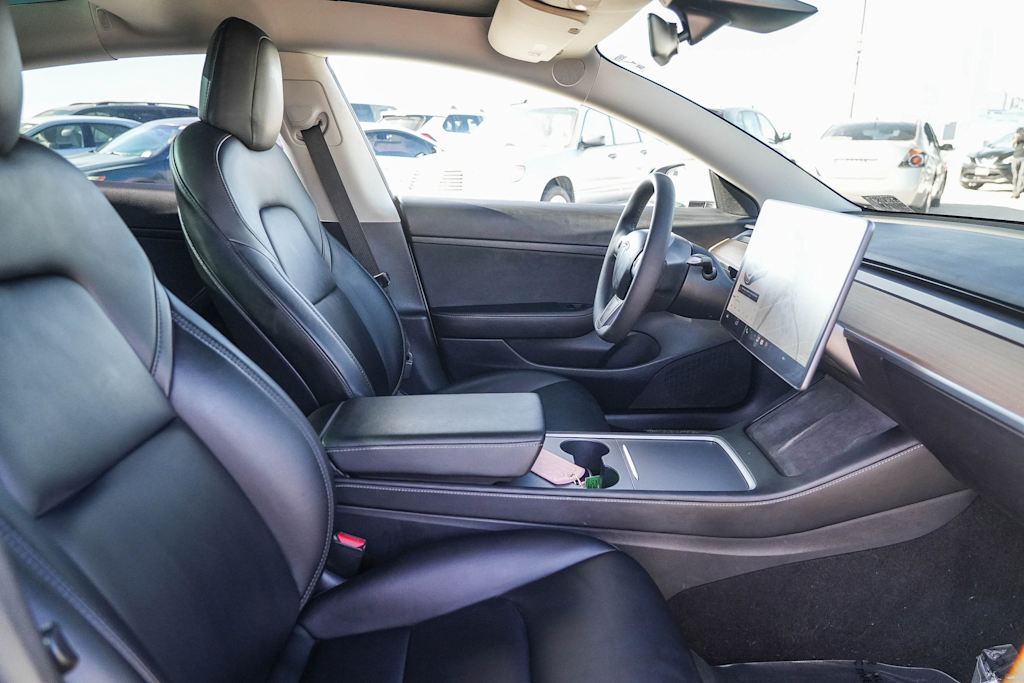 Thumbnail: 2021 Tesla Model 3 - 8