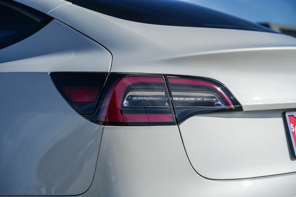 Thumbnail: 2021 Tesla Model 3 - 17