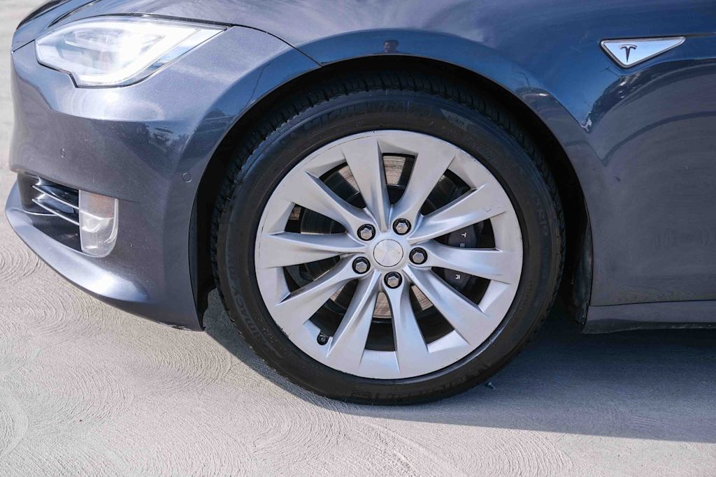 Thumbnail: 2016 Tesla Model S - 18