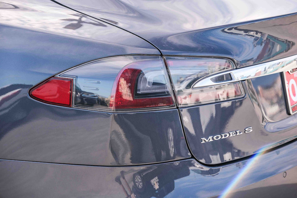 Thumbnail: 2016 Tesla Model S - 6