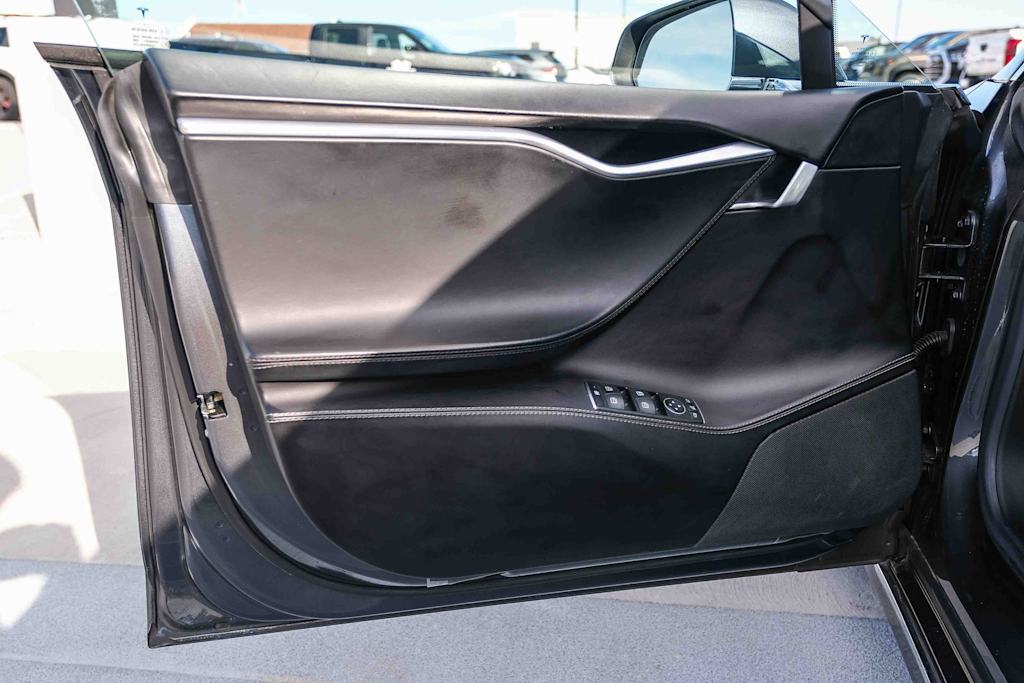 Thumbnail: 2016 Tesla Model S - 23
