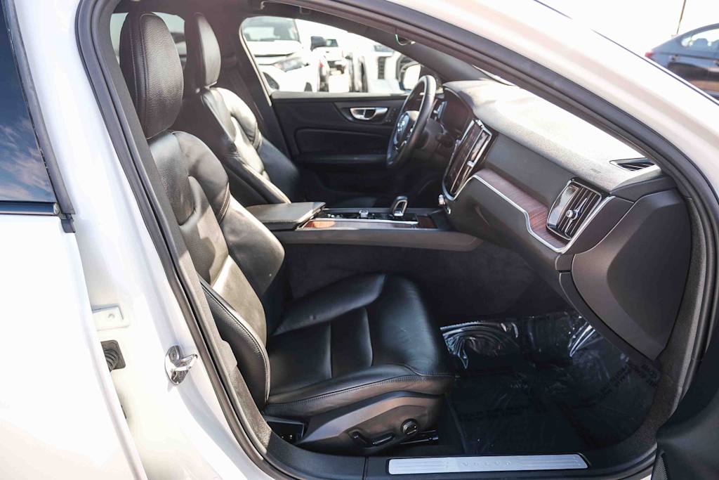 Thumbnail: 2023 Volvo S60 - 8