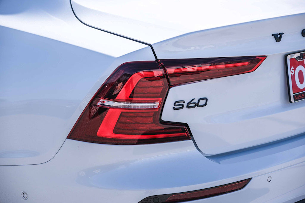 Thumbnail: 2023 Volvo S60 - 16
