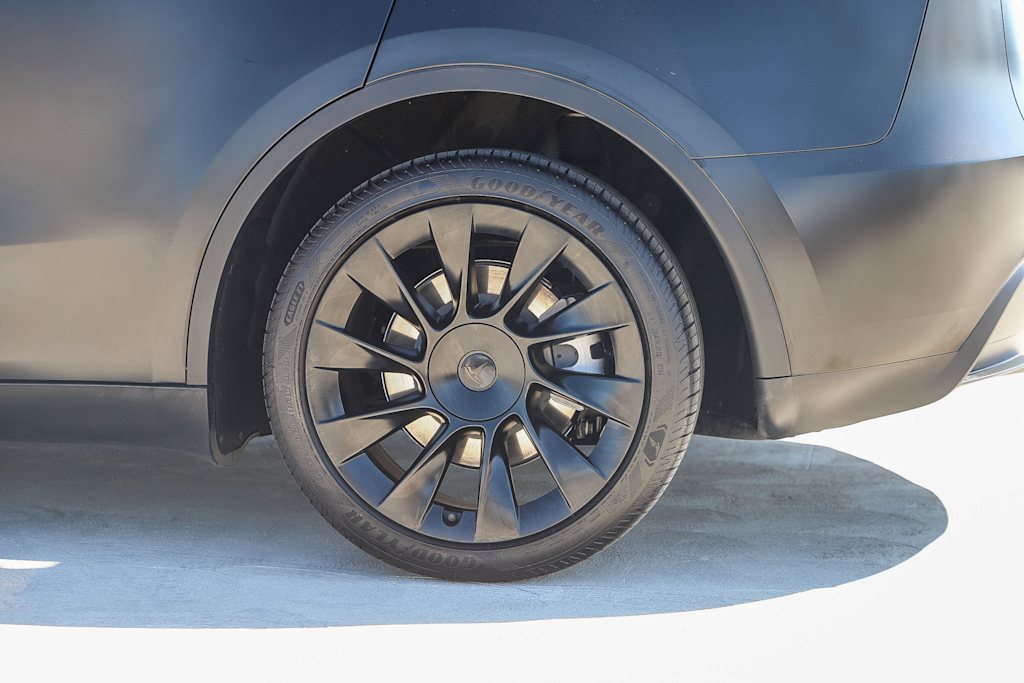 Thumbnail: 2023 Tesla Model Y - 21
