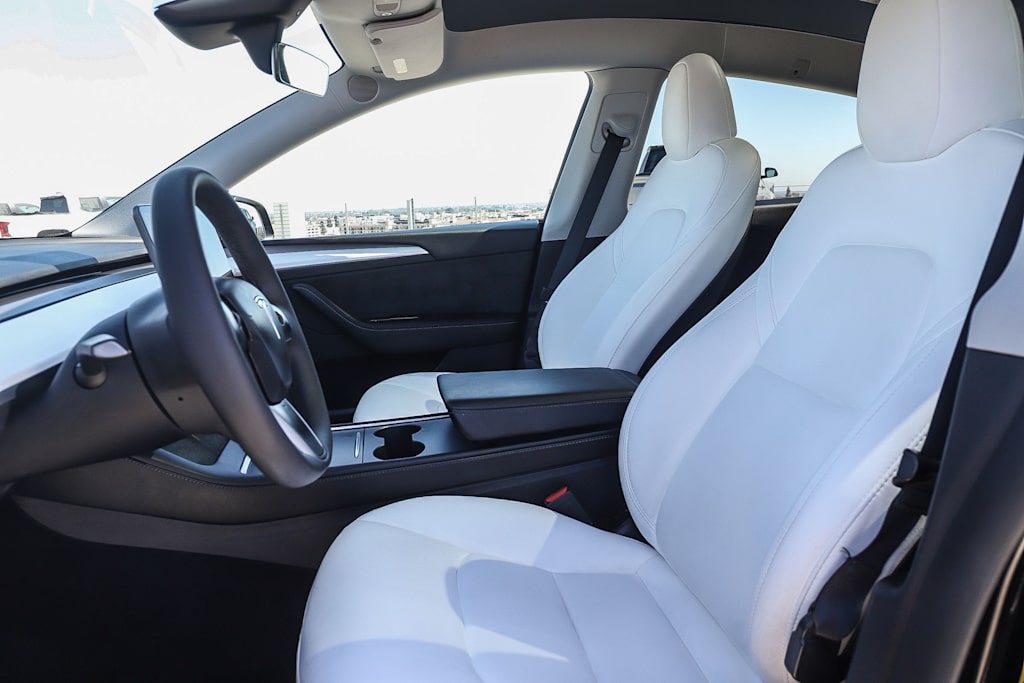 Thumbnail: 2023 Tesla Model Y - 10