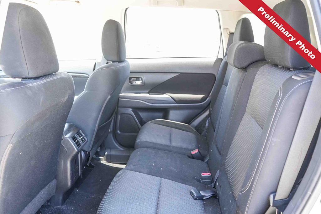 Thumbnail: 2019 Mitsubishi Outlander - 9