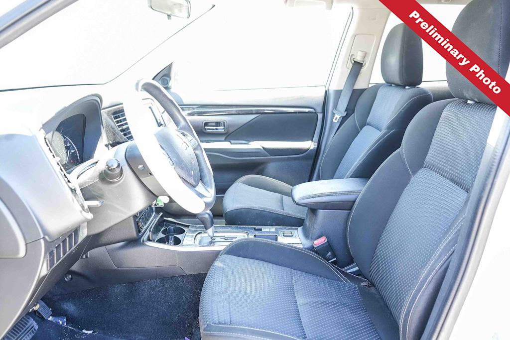 Thumbnail: 2019 Mitsubishi Outlander - 8