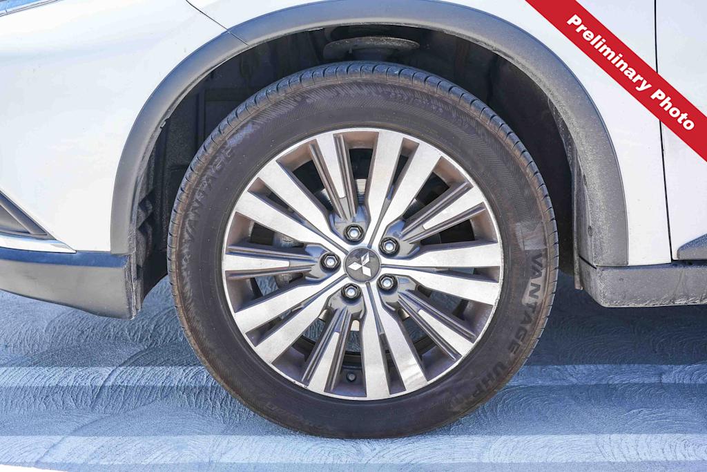 Thumbnail: 2019 Mitsubishi Outlander - 18