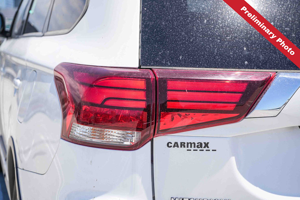 Thumbnail: 2019 Mitsubishi Outlander - 17
