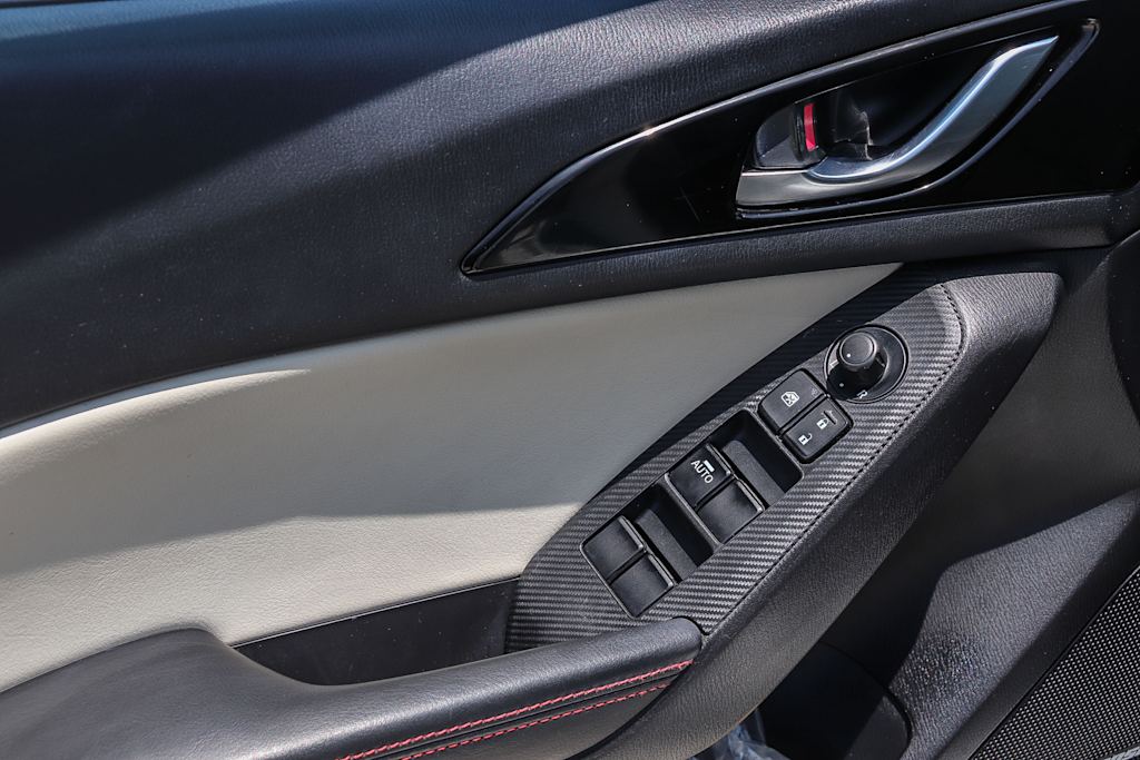 Thumbnail: 2016 Mazda Mazda3 - 24