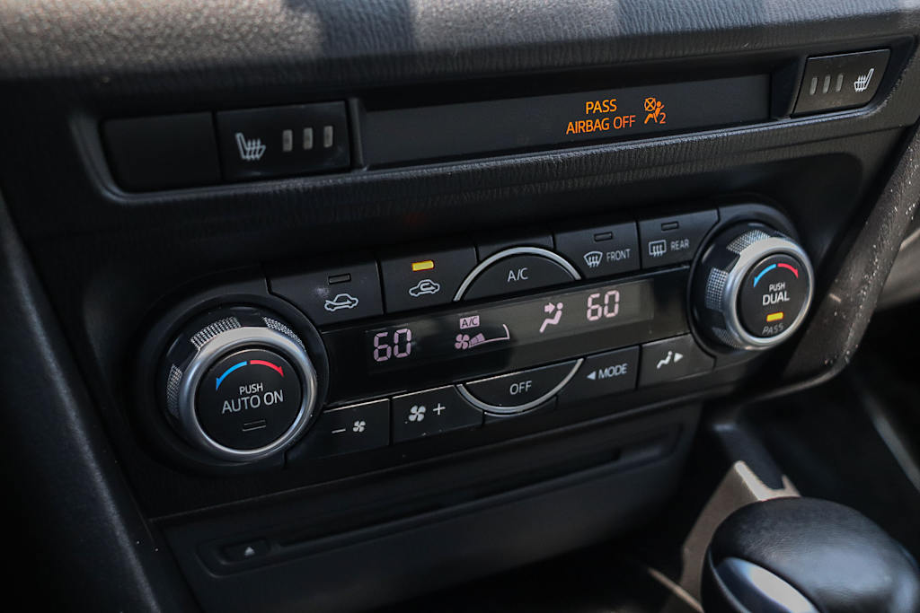 Thumbnail: 2016 Mazda Mazda3 - 25