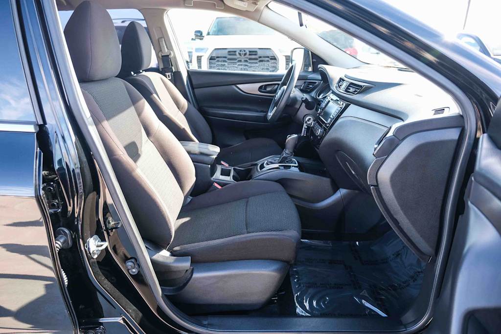 Thumbnail: 2019 Nissan Rogue Sport - 10