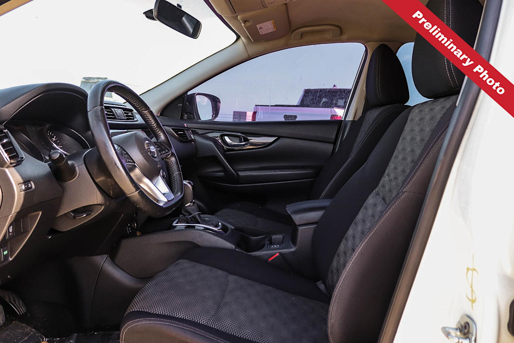 Thumbnail: 2017 Nissan Rogue Sport - 10