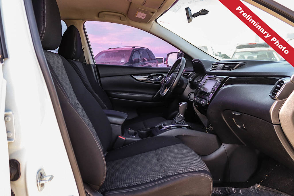 Thumbnail: 2017 Nissan Rogue Sport - 9