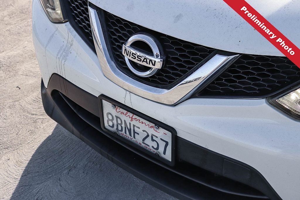Thumbnail: 2017 Nissan Rogue Sport - 6
