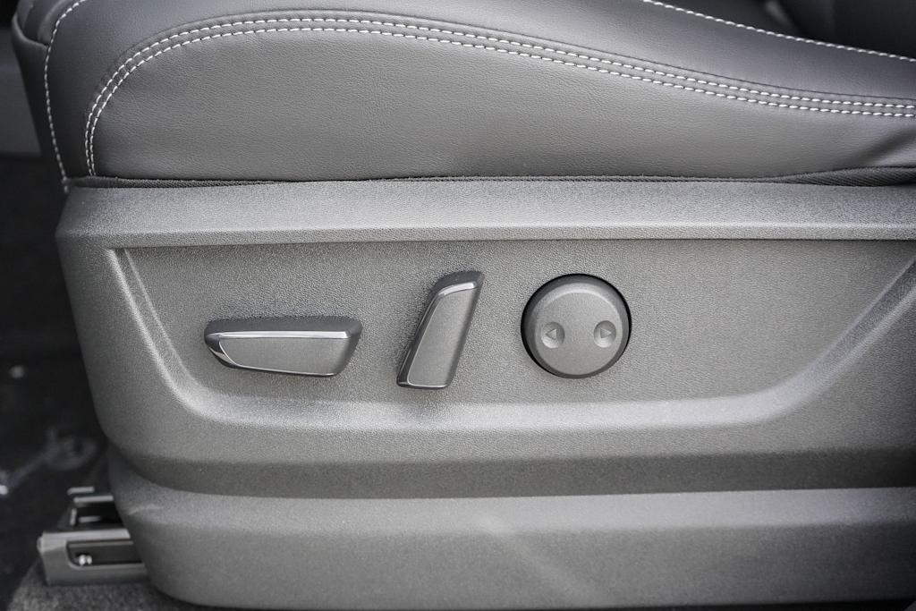 Thumbnail: 2026 INFINITI QX80 - 26