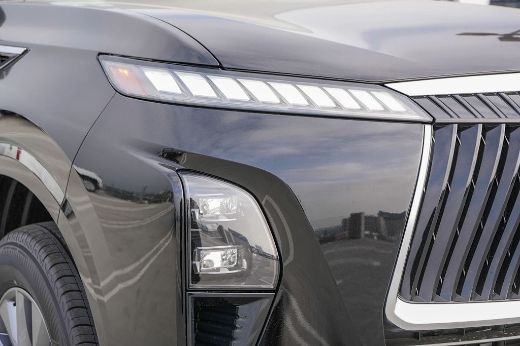 Thumbnail: 2026 INFINITI QX80 - 16