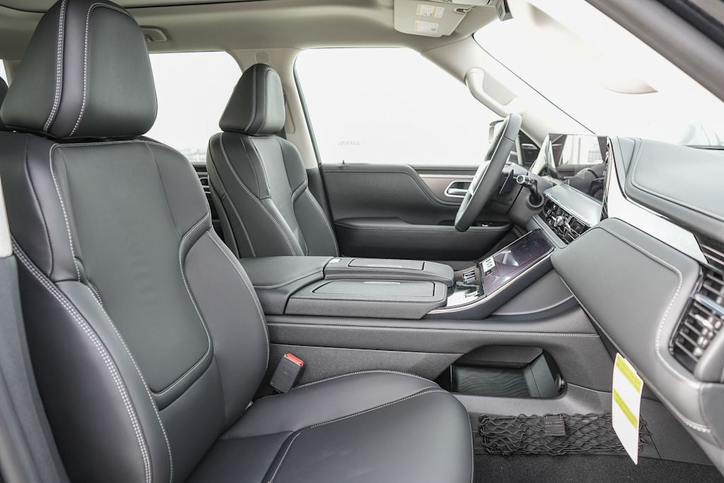 Thumbnail: 2026 INFINITI QX80 - 9