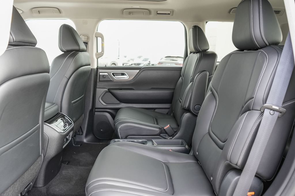 Thumbnail: 2026 INFINITI QX80 - 11