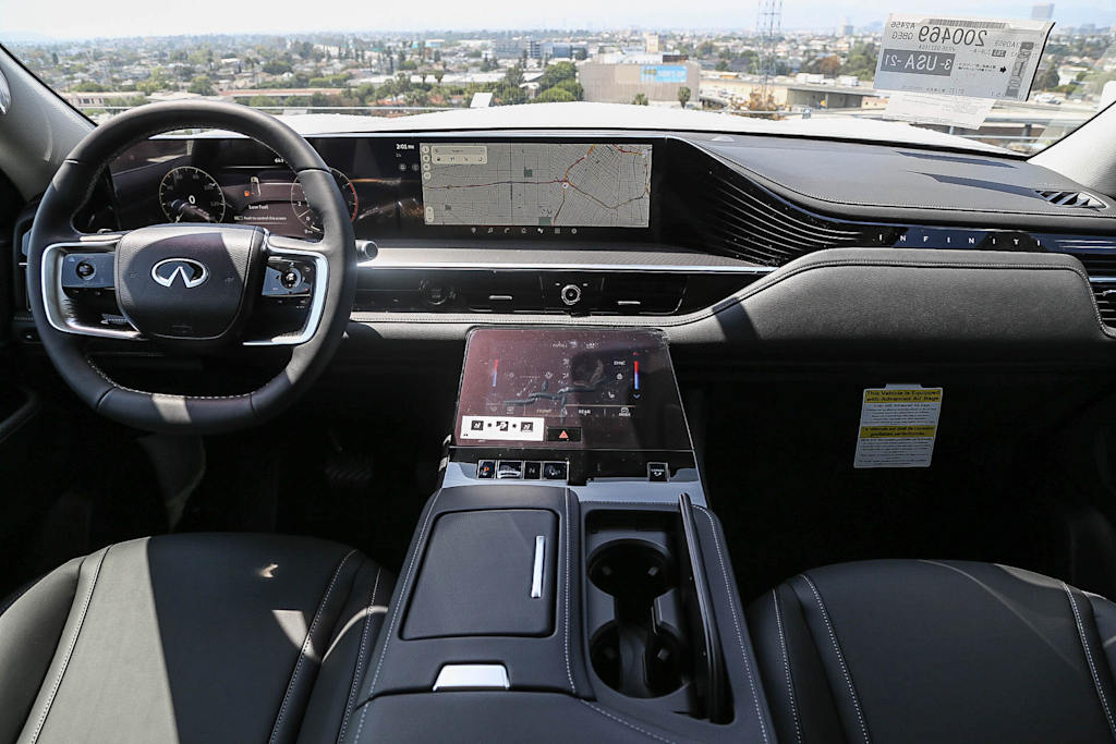2025 INFINITI QX80 Pure 2