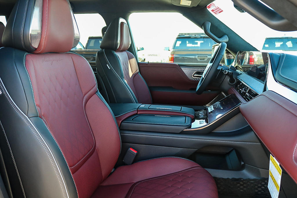 Thumbnail: 2026 INFINITI QX80 - 10