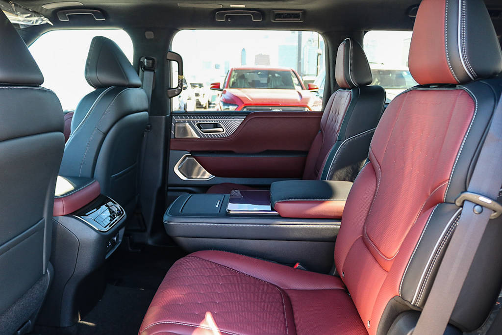 Thumbnail: 2026 INFINITI QX80 - 12