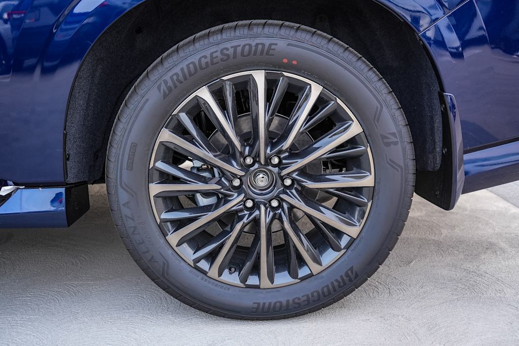 Thumbnail: 2026 INFINITI QX80 - 5