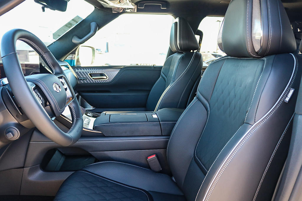 Thumbnail: 2026 INFINITI QX80 - 9