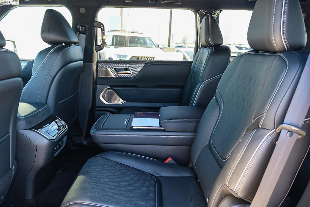 Thumbnail: 2026 INFINITI QX80 - 10