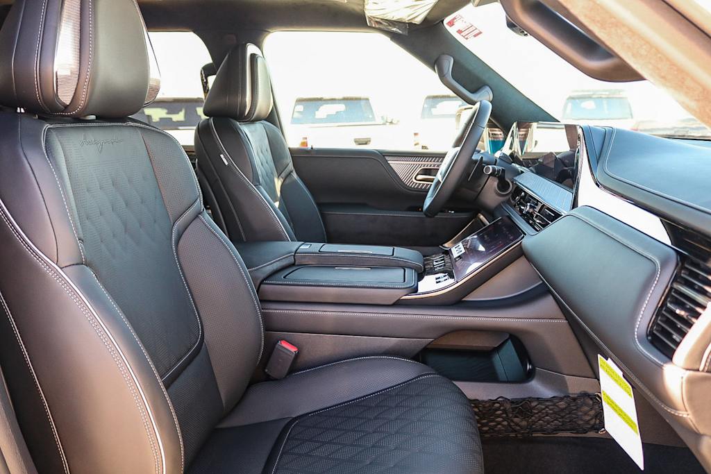 Thumbnail: 2026 INFINITI QX80 - 8