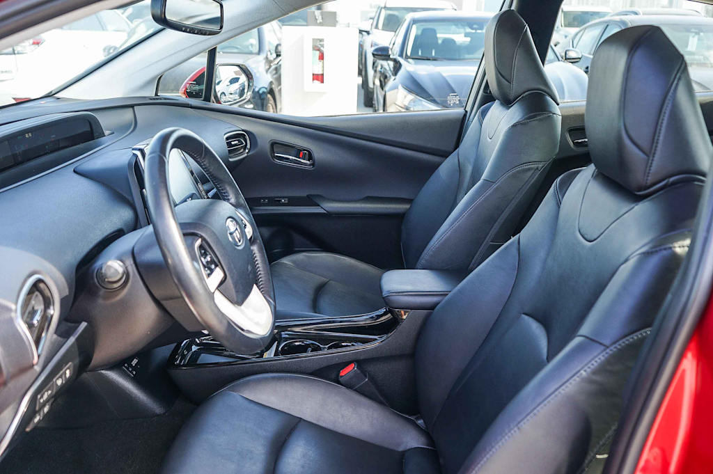 Thumbnail: 2017 Toyota Prius Prime - 11