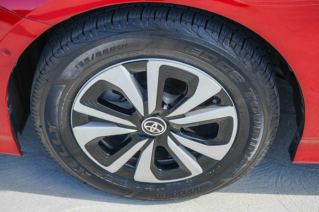 Thumbnail: 2017 Toyota Prius Prime - 21