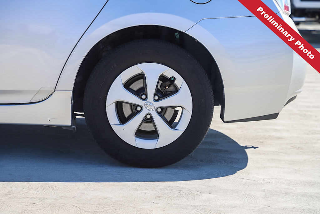 Thumbnail: 2015 Toyota Prius - 16