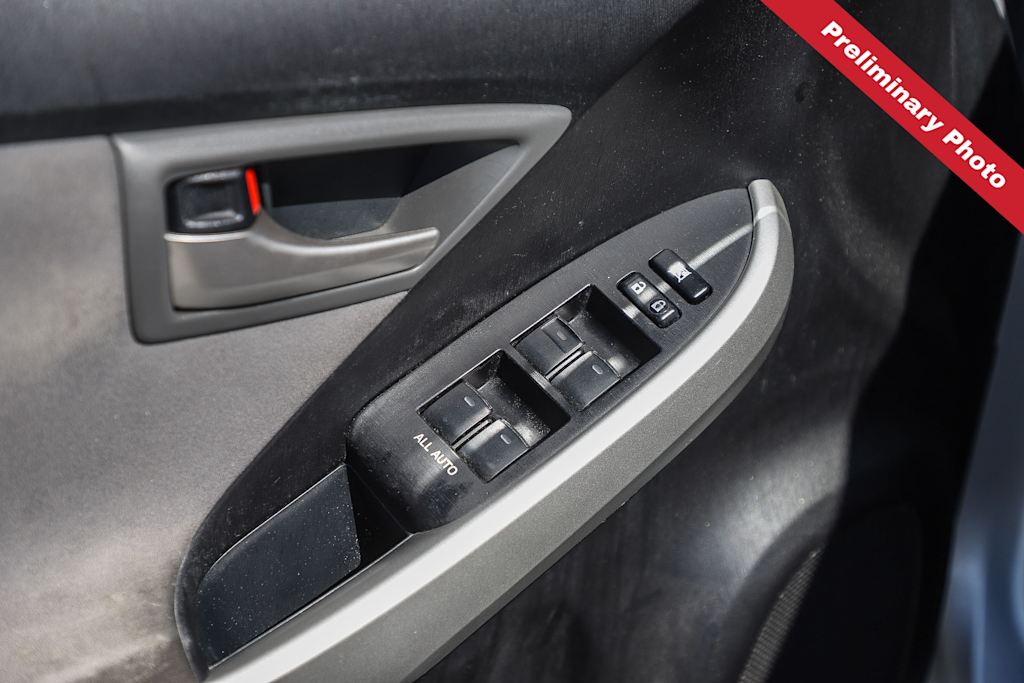 Thumbnail: 2015 Toyota Prius - 18