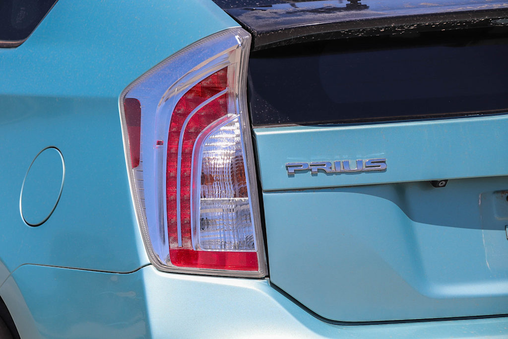Thumbnail: 2015 Toyota Prius - 17